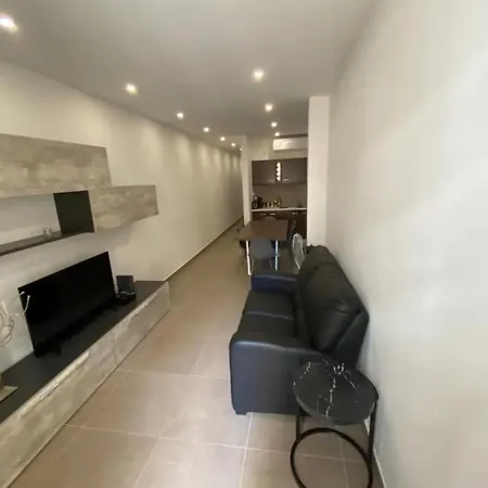 4 Bedroom 5 Mins Away From And Amenities