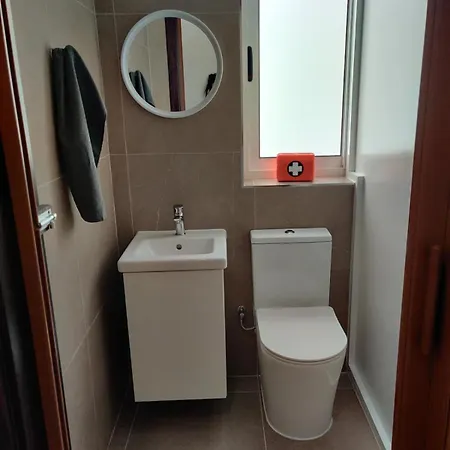 4 Bedroom 5 Mins Away From And Amenities Apartment *