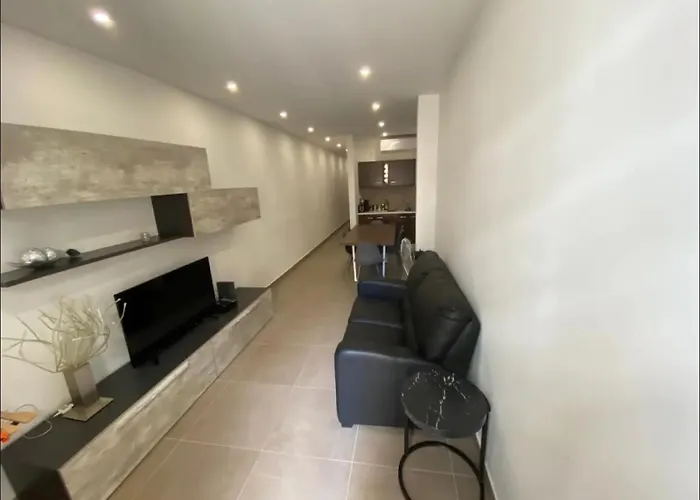 4 Bedroom 5 Mins Away From And Amenities